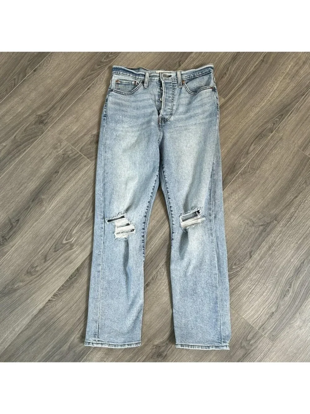 Levi's Wedgie Straight Jeans Womens 30 Light Wash High Rise Distressed Denim - Picture 1 of 16